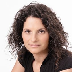 סיון קלינגבייל עיתונאית כלכלית המרצה בנושאי שיווק ואסטרטגיה