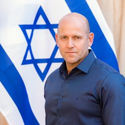 רוני פולט איש צבא בהרצאה מעניינת על שירותו הצבאי הסוער